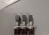 Sprzęt elektroniczny – pakiet zawierający 51 poz. asort. (wg oddzielnego wykazu), w tym m.in.: przełączniki warstwowe, przełączniki klawiszowe itp. 